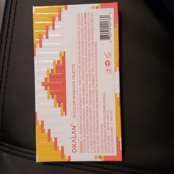 Makeup eye shadow palette - Picture 3 of 3